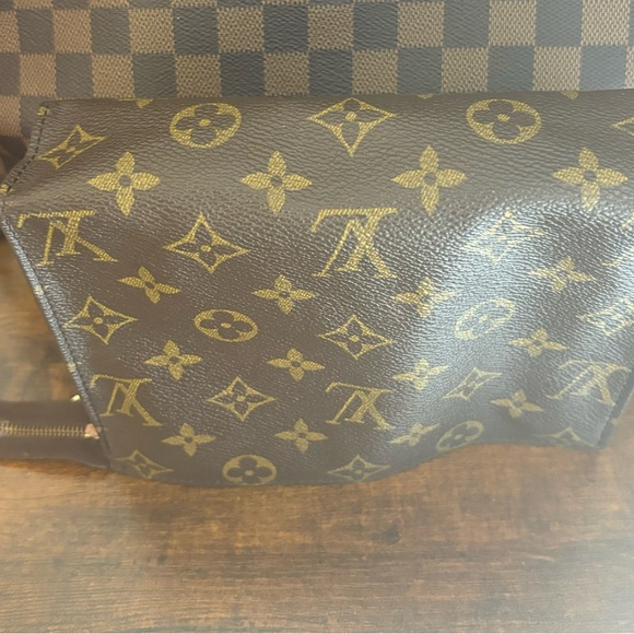 Louis Vuitton Small toiletry pouch - Picture 4 of 5